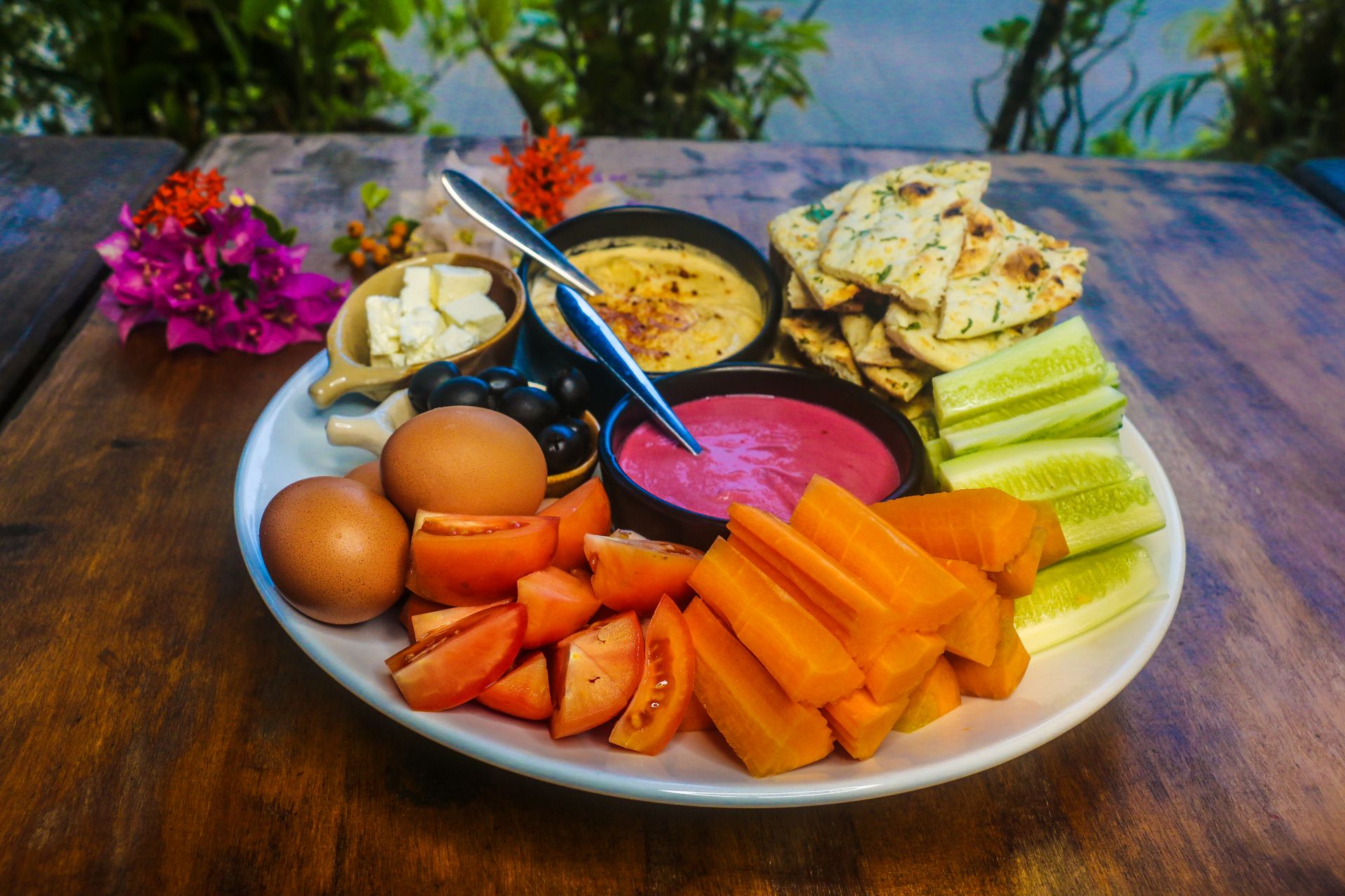 Nourish yourself with healthy fresh vegan & vegetarian food included in your program
